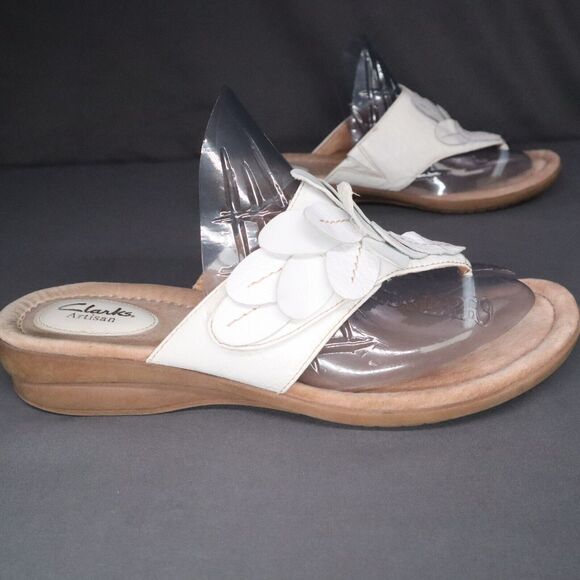 Clarks Artican White Leather feather design flip flps size 10 M - Picture 1 of 9
